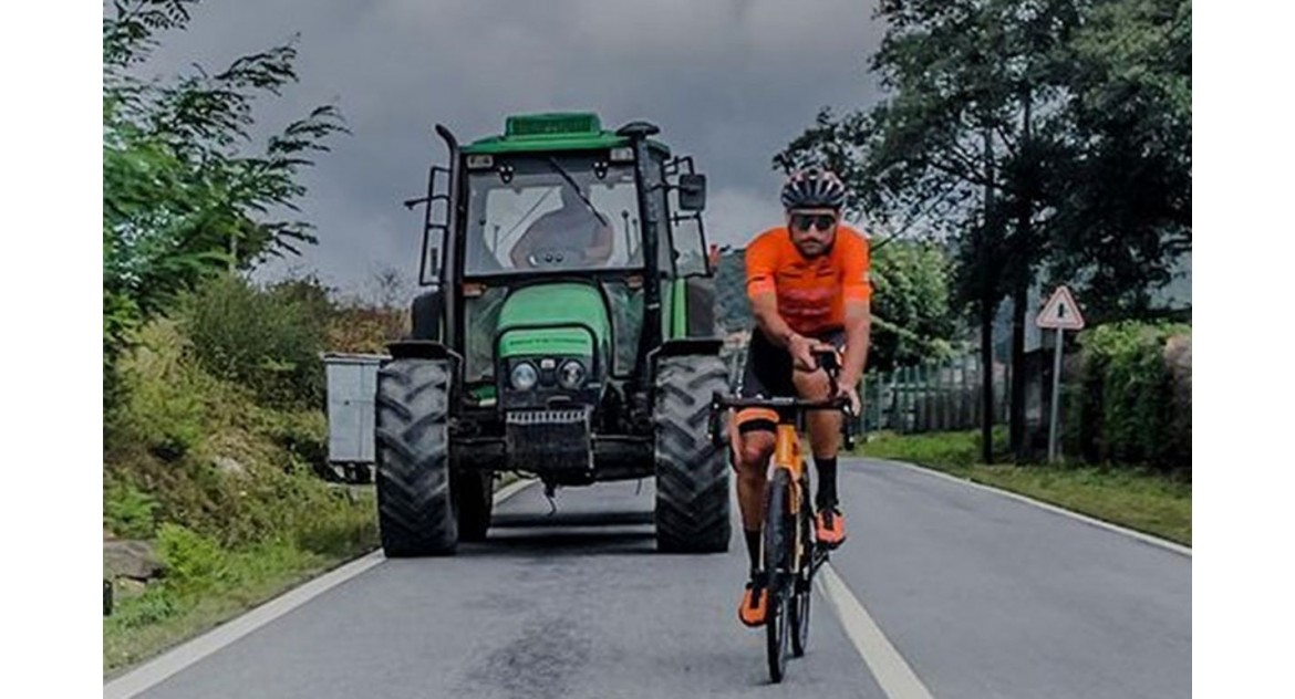 Hispaania rattur pedaalis pärast Vueltat 1000 km koju
